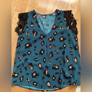 Blouse with cheetah print - teal